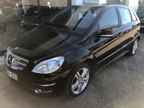 Mercedes-Benz B180 