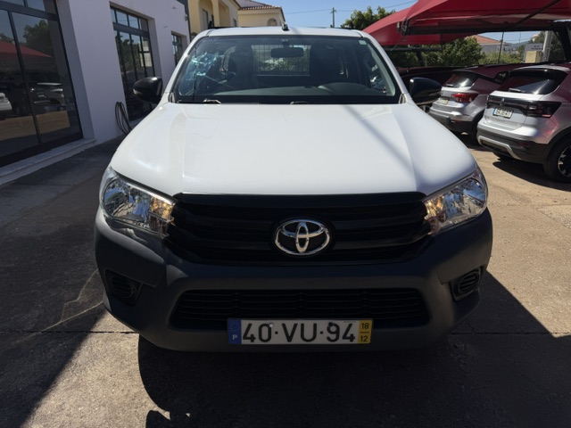 Toyota Hilux 2.4 D-4D 2WD CE 